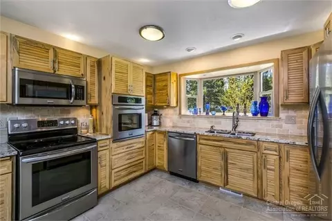 15016 Fall River Dr, Bend, OR 97707 photo 13