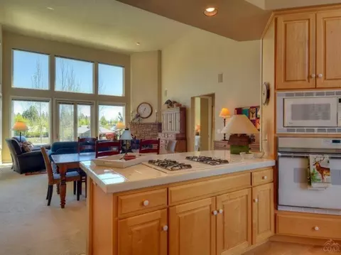 61981 Fall Creek Loop, Bend, OR 97702 photo 12