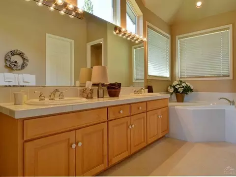 61981 Fall Creek Loop, Bend, OR 97702 photo 19