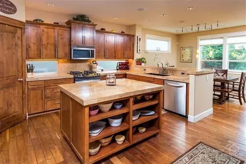 20967 Lava Flow Ln, Bend, OR 97701 photo 3