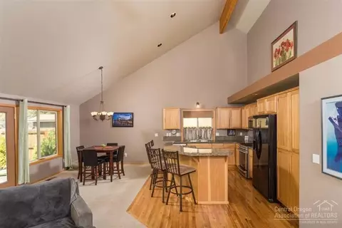 61351 Brianne Pl, Bend, OR 97702 photo 3