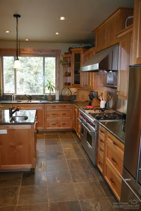 24185 Dodds Rd, Bend, OR 97701 photo 9