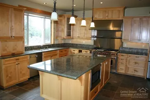 24185 Dodds Rd, Bend, OR 97701 photo 8