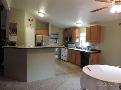 54740 Robin Ln, Bend, OR 97707 photo 10