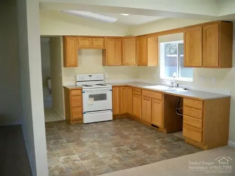 21310 Pecoraro Loop, Bend, OR 97701 photo 5