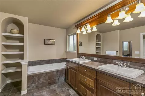 20086 Stonegate Dr, Bend, OR 97702 photo 12