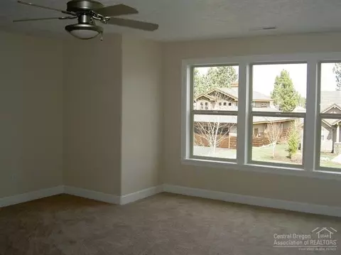 61861 Fall Creek Loop, Bend, OR 97702 photo 13