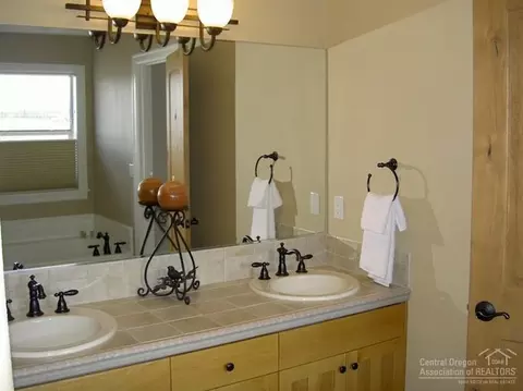 61861 Fall Creek Loop, Bend, OR 97702 photo 14