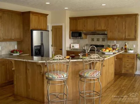61861 Fall Creek Loop, Bend, OR 97702 photo 9