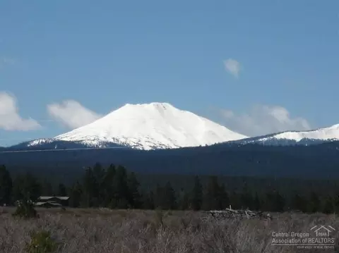 61861 Fall Creek Loop, Bend, OR 97702 photo 2