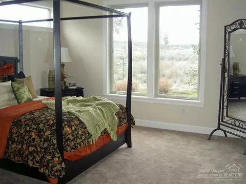 61861 Fall Creek Loop, Bend, OR 97702 photo 12