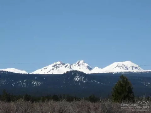 61861 Fall Creek Loop, Bend, OR 97702 photo 3