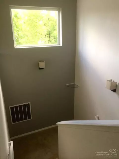 20002 Powers Rd, Bend, OR 97702 photo 6
