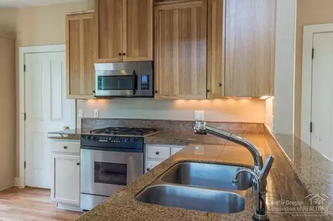 20936 Crystal Ct, Bend, OR 97701 photo 9