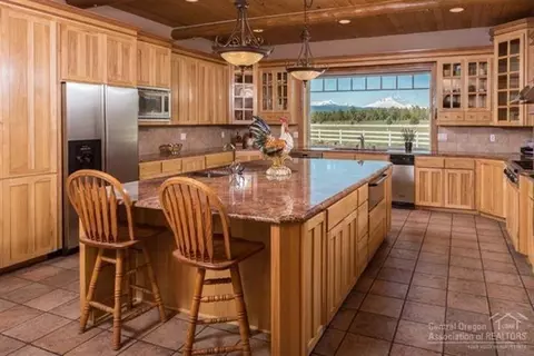 18540 Plainview Rd, Bend, OR 97701 photo 4