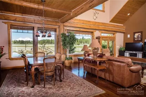 18540 Plainview Rd, Bend, OR 97701 photo 5