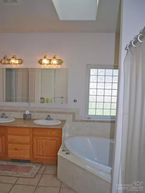 21057 Arid Ave, Bend, OR 97701 photo 9