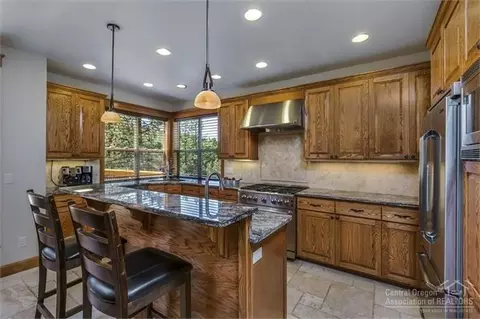 2281 NW Putnam Rd, Bend, OR 97701 photo 6