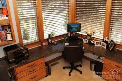 2281 NW Putnam Rd, Bend, OR 97701 photo 11