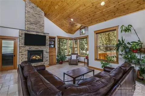 2281 NW Putnam Rd, Bend, OR 97701 photo 4