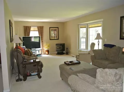 65384 Saddle Dr, Bend, OR 97701 photo 2