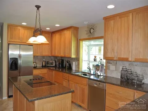 65384 Saddle Dr, Bend, OR 97701 photo 3