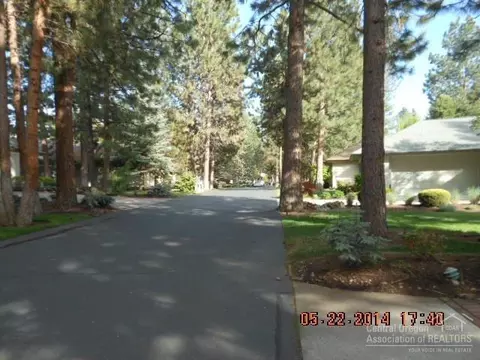 60816 SE Willow Creek Loop, Bend, OR 97702 photo 2