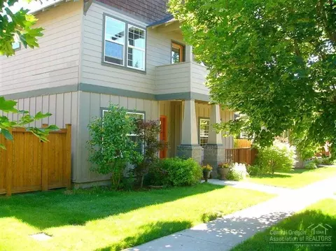 21337 Oakview Dr, Bend, OR 97701 photo 3