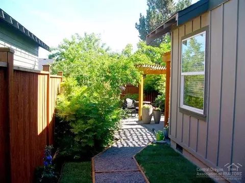 21337 Oakview Dr, Bend, OR 97701 photo 11