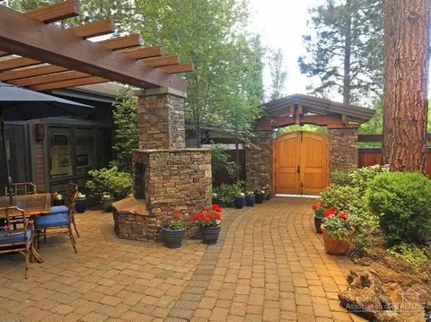 19388 Green Lakes Loop, Bend, OR 97702 photo 3