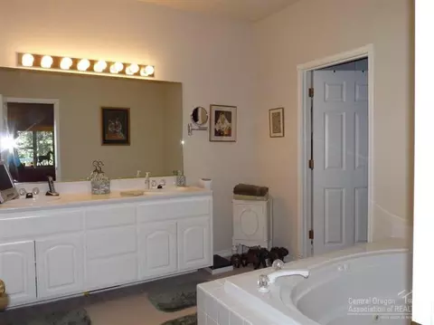 60809 Willow Creek Loop, Bend, OR 97702 photo 14