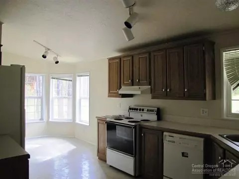 55476 Jamie Way, Bend, OR 97707 photo 12