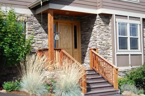 681 NW Powell Butte Loop, Bend, OR 97701 photo 2