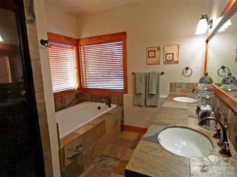 681 NW Powell Butte Loop, Bend, OR 97701 photo 15