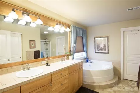 20454 Jacklight Ln, Bend, OR 97702 photo 7