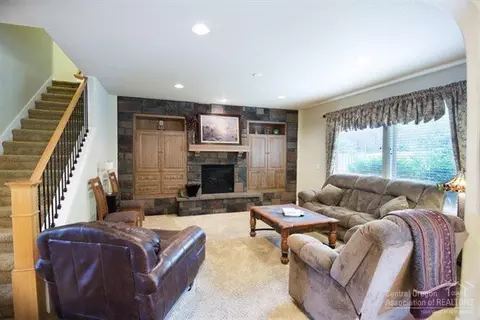 20454 Jacklight Ln, Bend, OR 97702 photo 2
