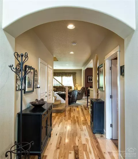 20454 Jacklight Ln, Bend, OR 97702 photo 4