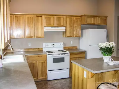 16491 Cassidy Dr, La Pine, OR 97739 photo 4
