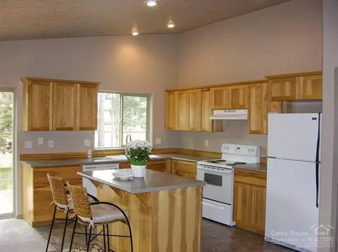 16491 Cassidy Dr, La Pine, OR 97739 photo 3
