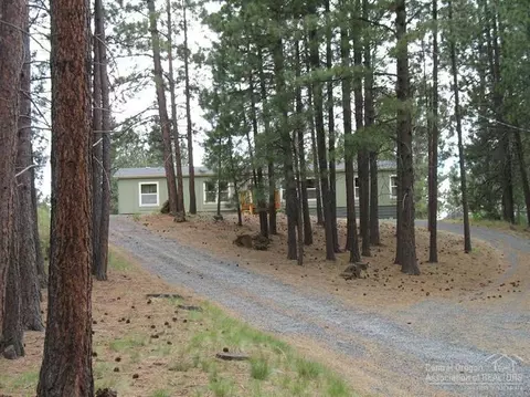 59633 Osage Rd, Bend, OR 97702 photo 2