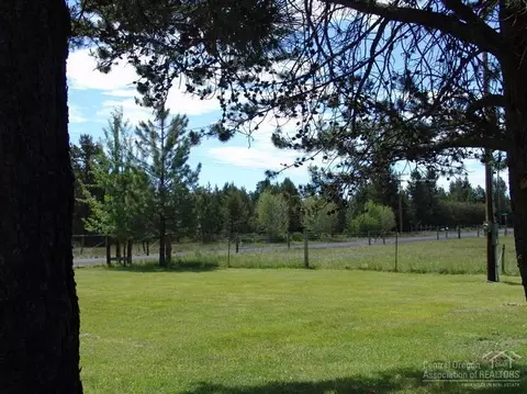 53925 Pine Grove Rd, La Pine, OR 97739 photo 2