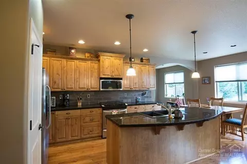 20173 Stonegate Dr, Bend, OR 97702 photo 3
