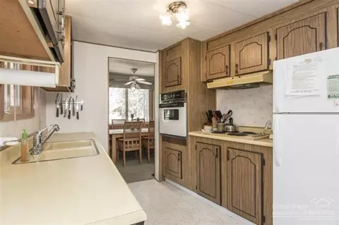 56199 Solar, Bend, OR 97707 photo 11