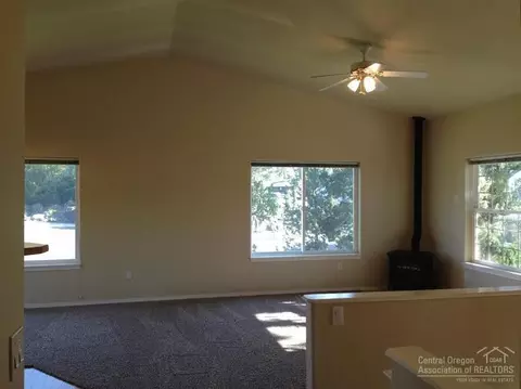 321 NE Alpenview, Bend, OR 97701 photo 2