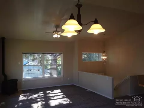 321 NE Alpenview, Bend, OR 97701 photo 3