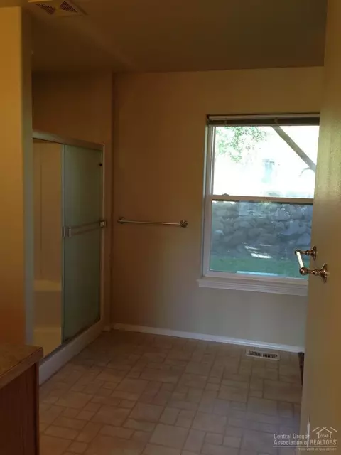 321 NE Alpenview, Bend, OR 97701 photo 22