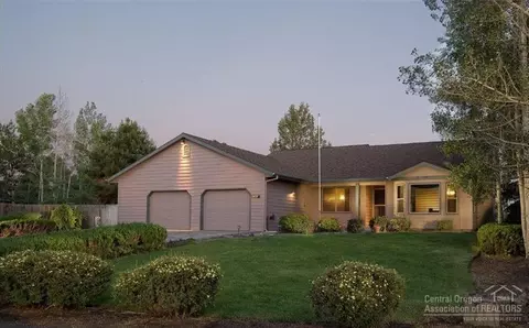 20737 Lyra Dr, Bend, OR 97701 photo 1