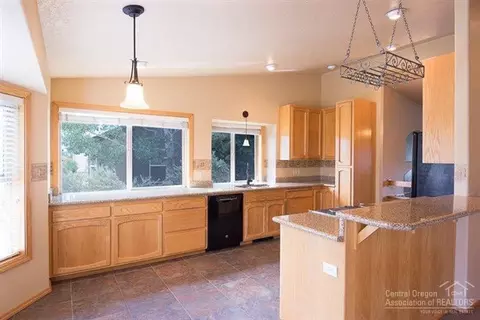20737 Lyra Dr, Bend, OR 97701 photo 3