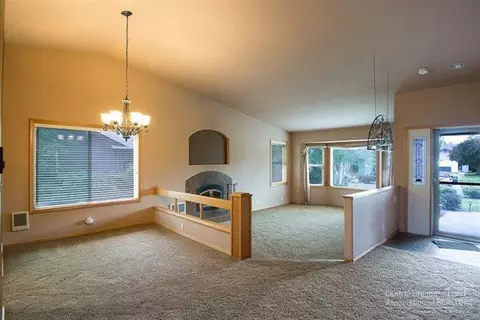 20737 Lyra Dr, Bend, OR 97701 photo 2