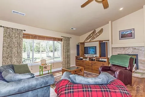 63885 Scenic Dr, Bend, OR 97701 photo 14